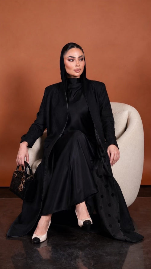 عباية المنقط الاسود